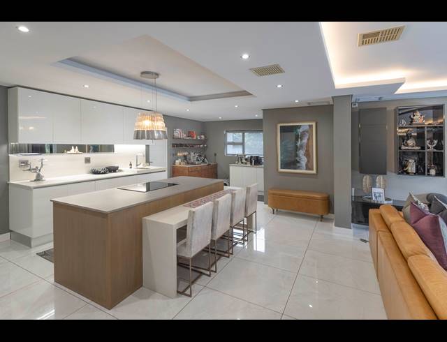 5 BEDROOM HOUSE FOR SALE IN IZINGA